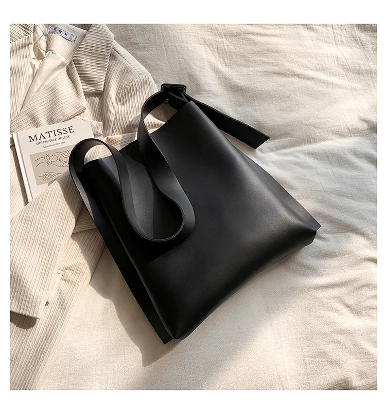 Leather Tote Bag Women's Retro Soft Leather Underarm Bag 2023 New Autumn Winter Large Capacity Commute Bucket Shoulder Bag Trend