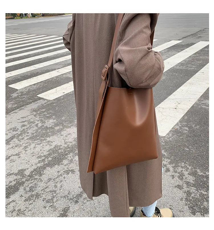 Leather Tote Bag Women's Retro Soft Leather Underarm Bag 2023 New Autumn Winter Large Capacity Commute Bucket Shoulder Bag Trend