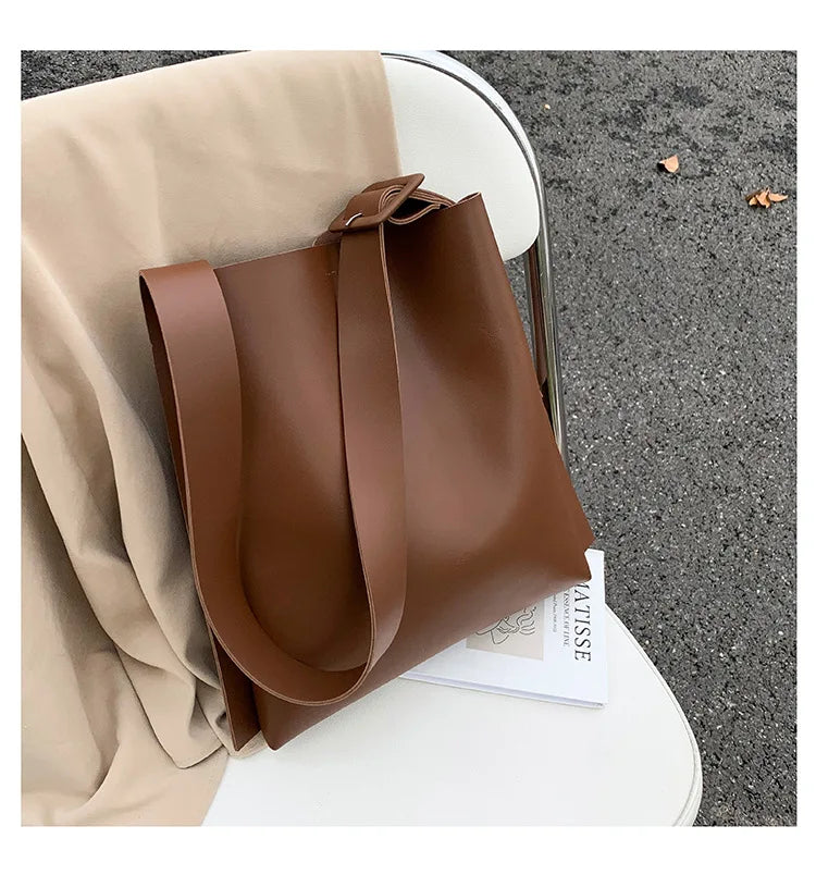 Leather Tote Bag Women's Retro Soft Leather Underarm Bag 2023 New Autumn Winter Large Capacity Commute Bucket Shoulder Bag Trend