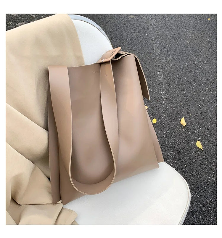 Leather Tote Bag Women's Retro Soft Leather Underarm Bag 2023 New Autumn Winter Large Capacity Commute Bucket Shoulder Bag Trend