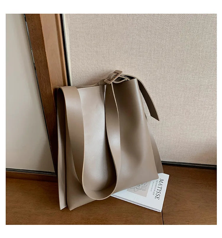 Leather Tote Bag Women's Retro Soft Leather Underarm Bag 2023 New Autumn Winter Large Capacity Commute Bucket Shoulder Bag Trend