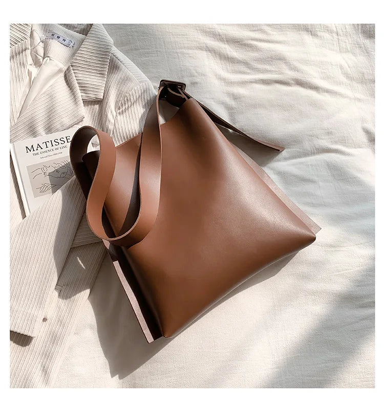 Leather Tote Bag Women's Retro Soft Leather Underarm Bag 2023 New Autumn Winter Large Capacity Commute Bucket Shoulder Bag Trend