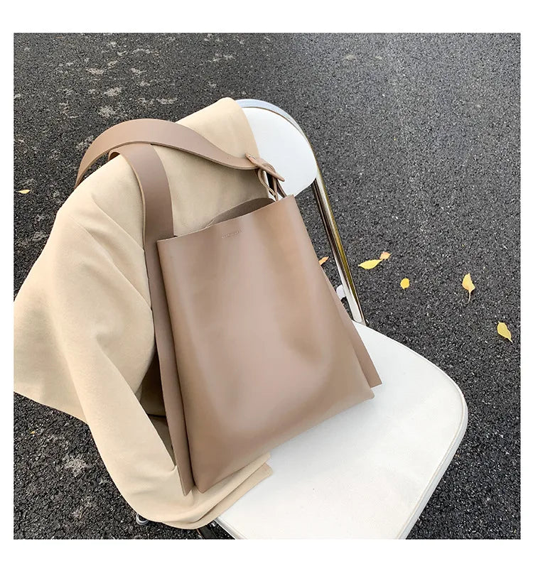 Leather Tote Bag Women's Retro Soft Leather Underarm Bag 2023 New Autumn Winter Large Capacity Commute Bucket Shoulder Bag Trend