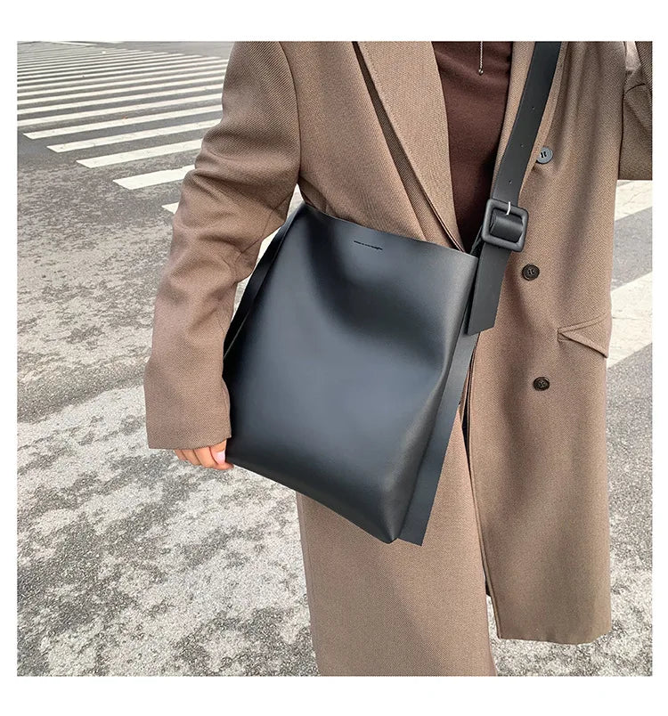Leather Tote Bag Women's Retro Soft Leather Underarm Bag 2023 New Autumn Winter Large Capacity Commute Bucket Shoulder Bag Trend