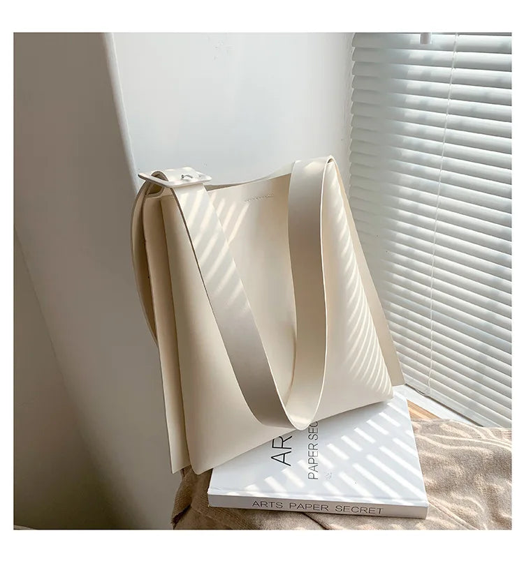 Leather Tote Bag Women's Retro Soft Leather Underarm Bag 2023 New Autumn Winter Large Capacity Commute Bucket Shoulder Bag Trend