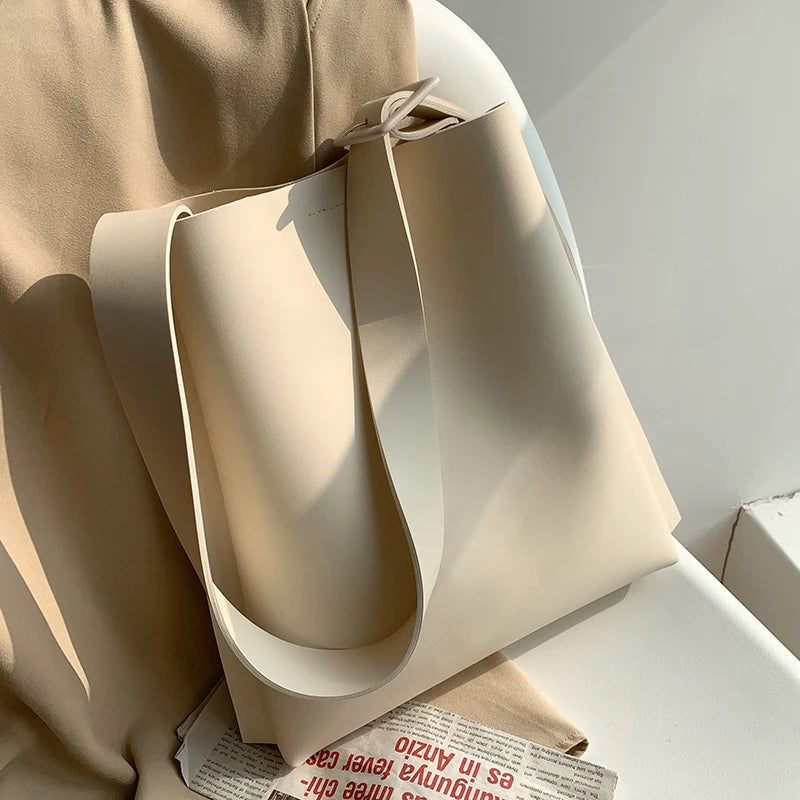 Leather Tote Bag Women's Retro Soft Leather Underarm Bag 2023 New Autumn Winter Large Capacity Commute Bucket Shoulder Bag Trend