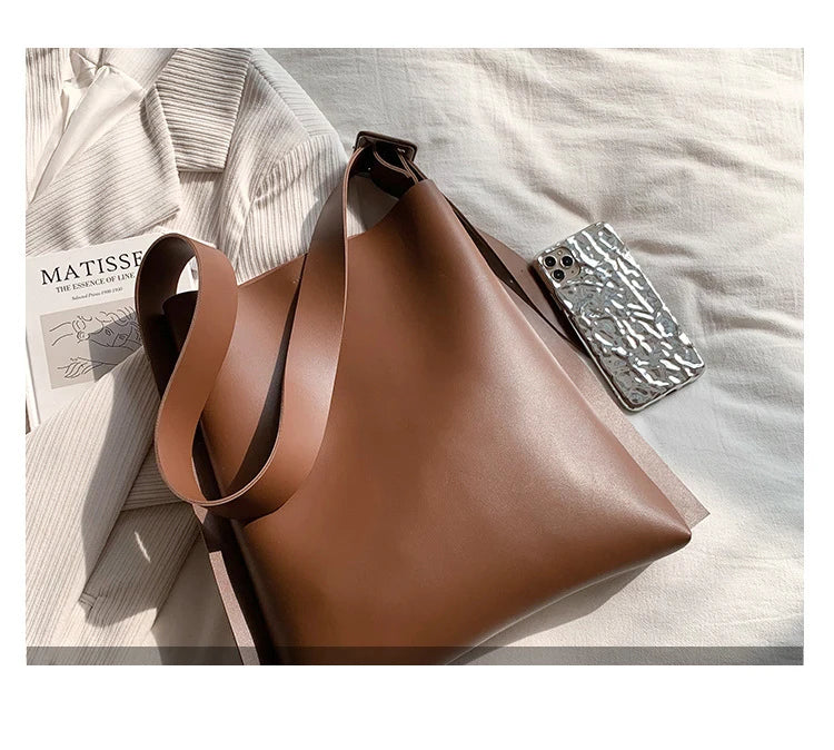 Leather Tote Bag Women's Retro Soft Leather Underarm Bag 2023 New Autumn Winter Large Capacity Commute Bucket Shoulder Bag Trend