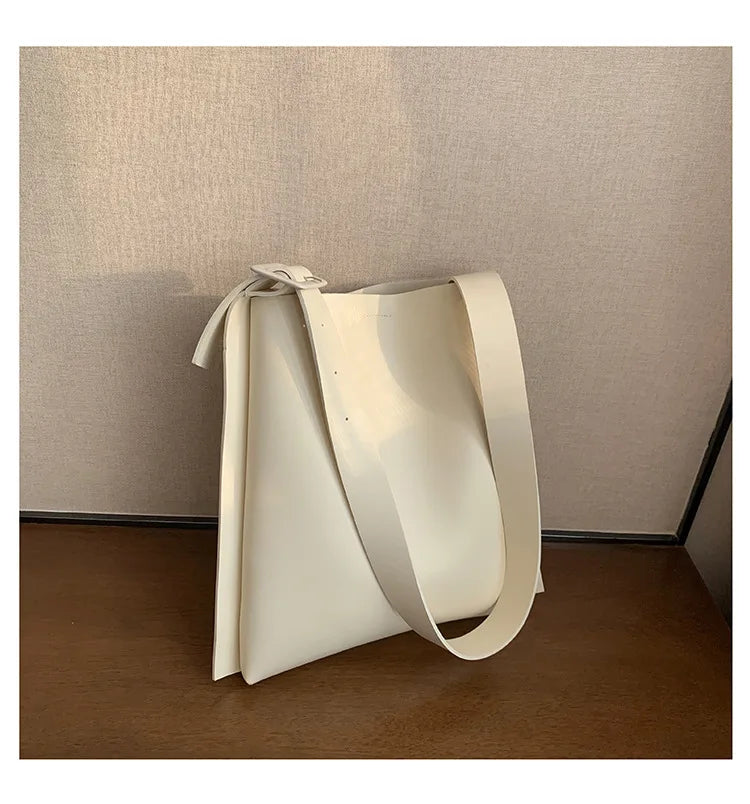 Leather Tote Bag Women's Retro Soft Leather Underarm Bag 2023 New Autumn Winter Large Capacity Commute Bucket Shoulder Bag Trend