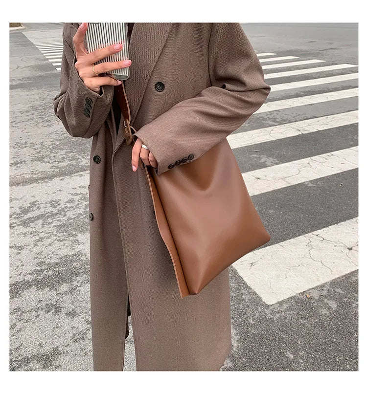 Leather Tote Bag Women's Retro Soft Leather Underarm Bag 2023 New Autumn Winter Large Capacity Commute Bucket Shoulder Bag Trend