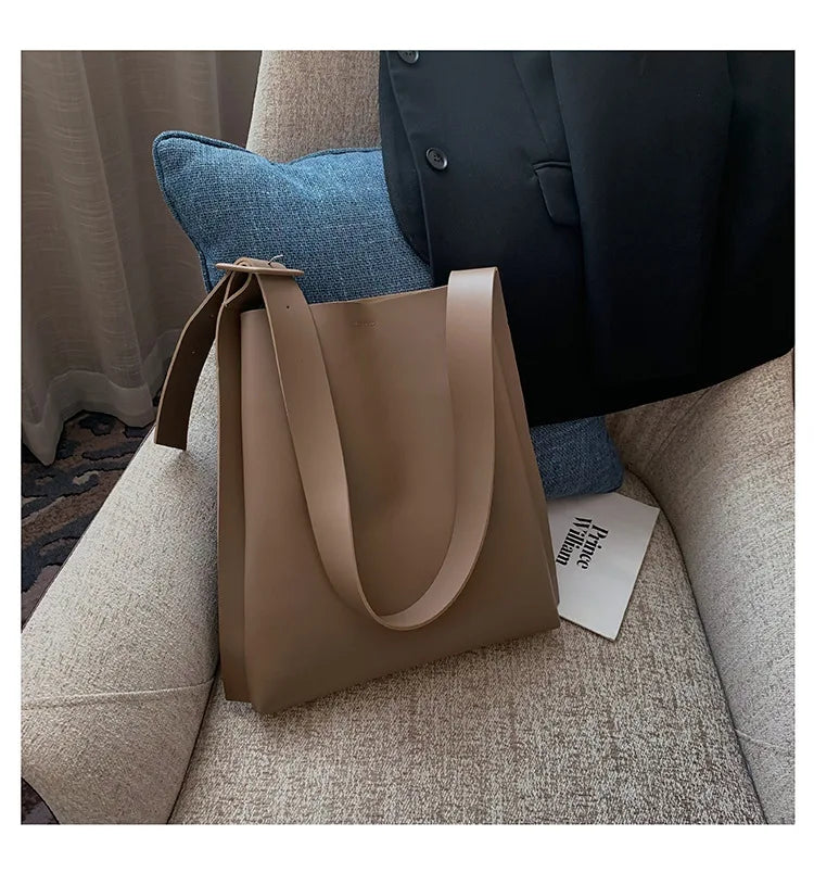 Leather Tote Bag Women's Retro Soft Leather Underarm Bag 2023 New Autumn Winter Large Capacity Commute Bucket Shoulder Bag Trend