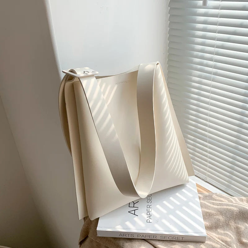 Leather Tote Bag Women's Retro Soft Leather Underarm Bag 2023 New Autumn Winter Large Capacity Commute Bucket Shoulder Bag Trend