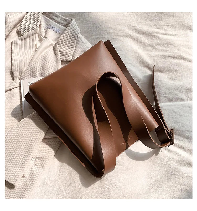 Leather Tote Bag Women's Retro Soft Leather Underarm Bag 2023 New Autumn Winter Large Capacity Commute Bucket Shoulder Bag Trend
