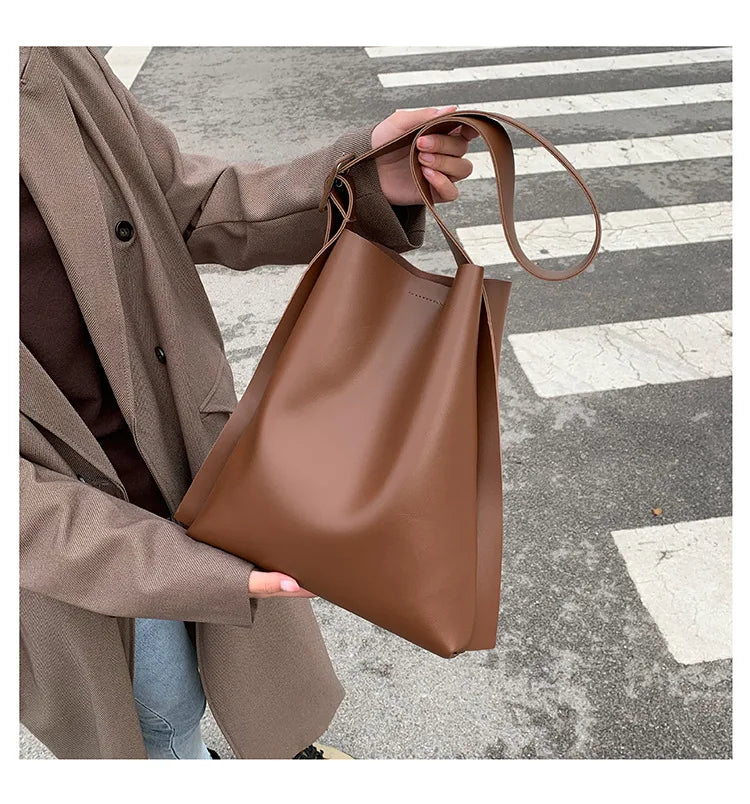 Leather Tote Bag Women's Retro Soft Leather Underarm Bag 2023 New Autumn Winter Large Capacity Commute Bucket Shoulder Bag Trend
