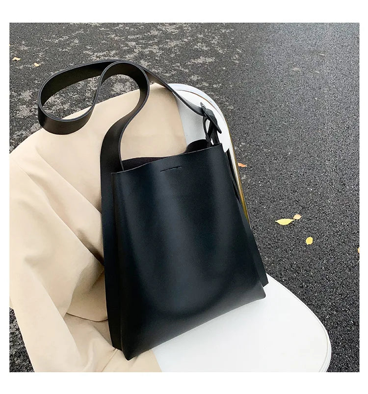 Leather Tote Bag Women's Retro Soft Leather Underarm Bag 2023 New Autumn Winter Large Capacity Commute Bucket Shoulder Bag Trend