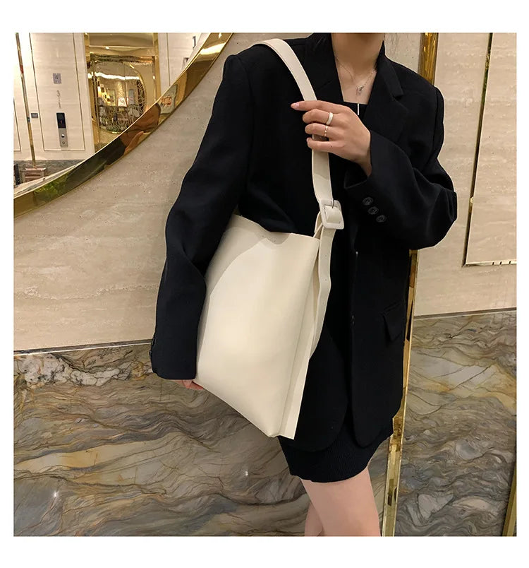 Leather Tote Bag Women's Retro Soft Leather Underarm Bag 2023 New Autumn Winter Large Capacity Commute Bucket Shoulder Bag Trend