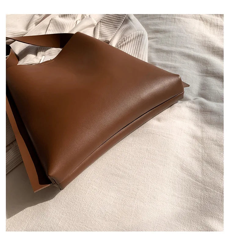 Leather Tote Bag Women's Retro Soft Leather Underarm Bag 2023 New Autumn Winter Large Capacity Commute Bucket Shoulder Bag Trend