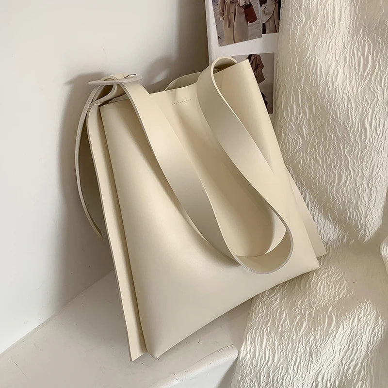 Leather Tote Bag Women's Retro Soft Leather Underarm Bag 2023 New Autumn Winter Large Capacity Commute Bucket Shoulder Bag Trend