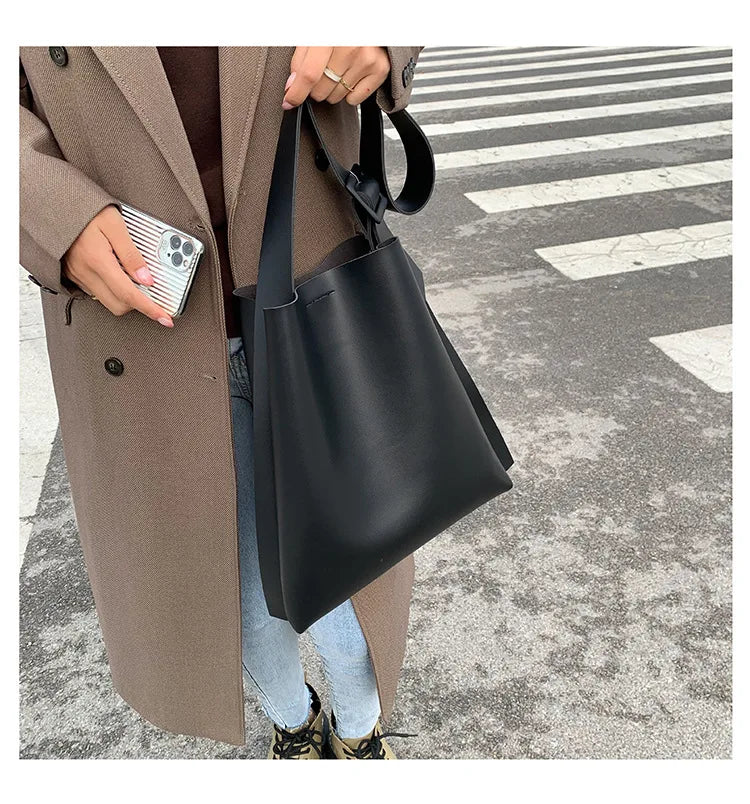 Leather Tote Bag Women's Retro Soft Leather Underarm Bag 2023 New Autumn Winter Large Capacity Commute Bucket Shoulder Bag Trend