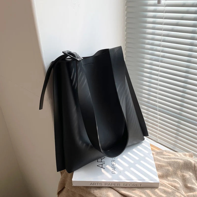 Leather Tote Bag Women's Retro Soft Leather Underarm Bag 2023 New Autumn Winter Large Capacity Commute Bucket Shoulder Bag Trend