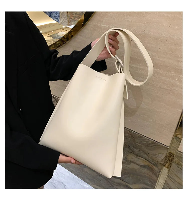 Leather Tote Bag Women's Retro Soft Leather Underarm Bag 2023 New Autumn Winter Large Capacity Commute Bucket Shoulder Bag Trend